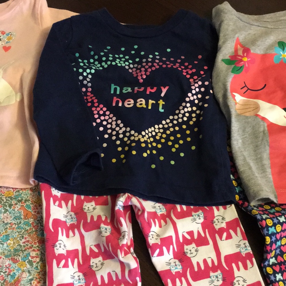One day sale ππBundle of graphic leggings & Tees - Picture 3 of 6